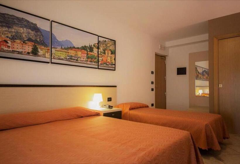 חדר סטנדרט לשלושה, Residence Hotel Miralago