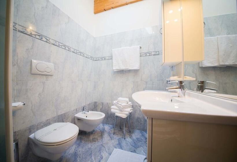 Четырехместный Номер Стандарт с Балконом, Residence Hotel Miralago