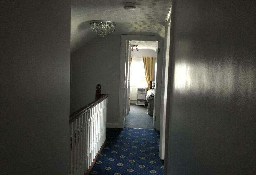 패밀리 룸, Garron View