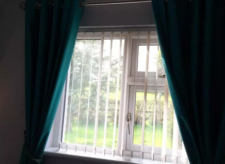 バス共有のスタンダードルーム, Garron View