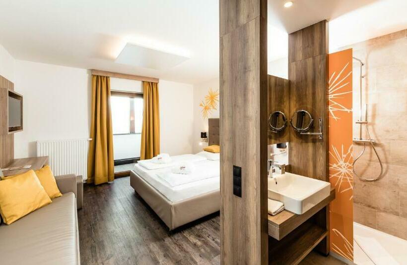 חדר סופריור, Almina