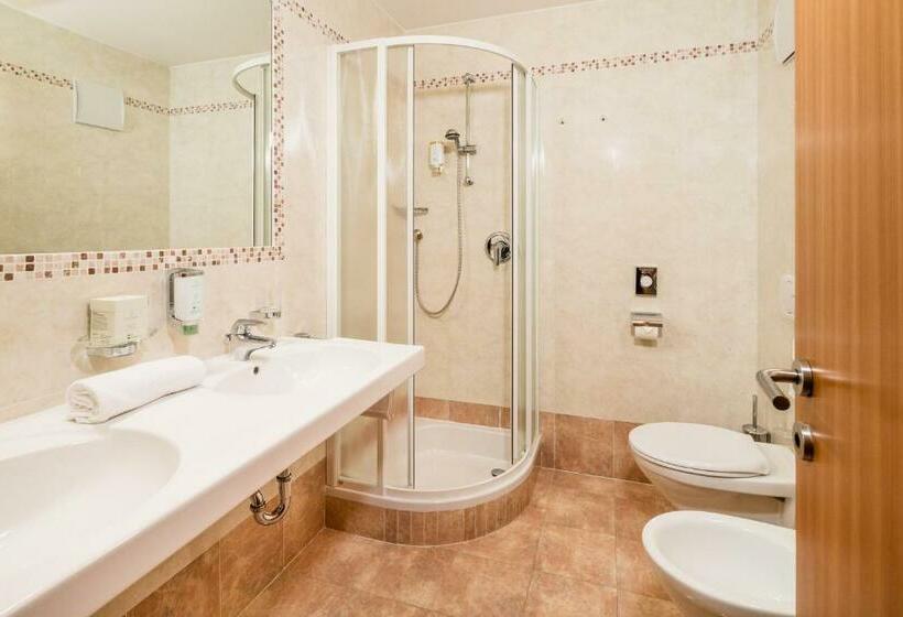 Quarto Estandar com Sacada, Almina
