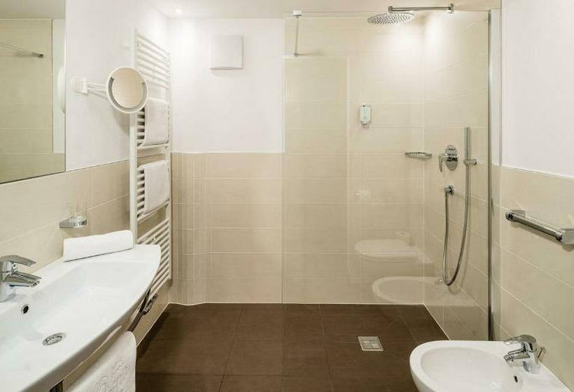 סוויטת ג'וניור עם מרפסת, Almina