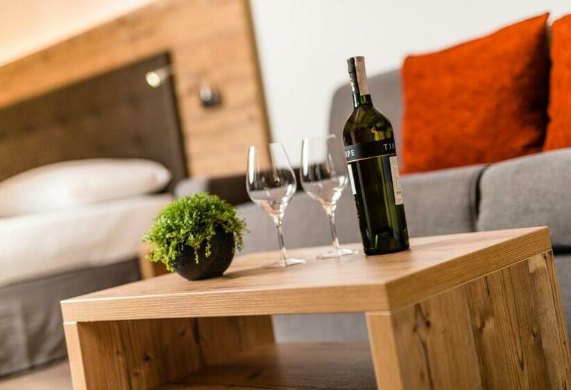 סוויטת ג'וניור עם מרפסת, Almina