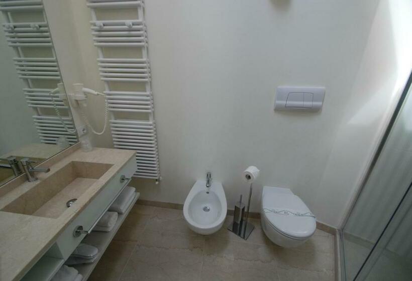 غرفة قياسية, Aromi Piccolo