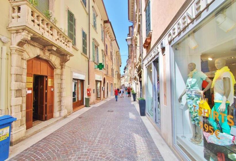 דירת חדר, Aromi Piccolo