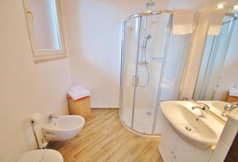 דירת חדר, Aromi Piccolo