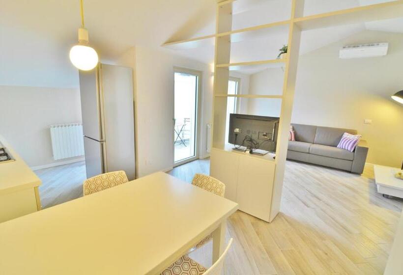 דירת פנטהאוז 1 חדרי שינה, Aromi Piccolo