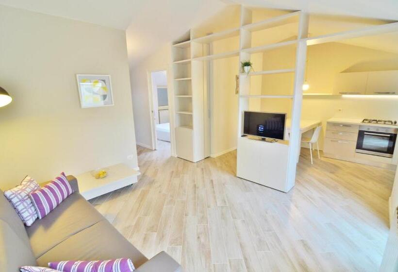 דירת פנטהאוז 1 חדרי שינה, Aromi Piccolo