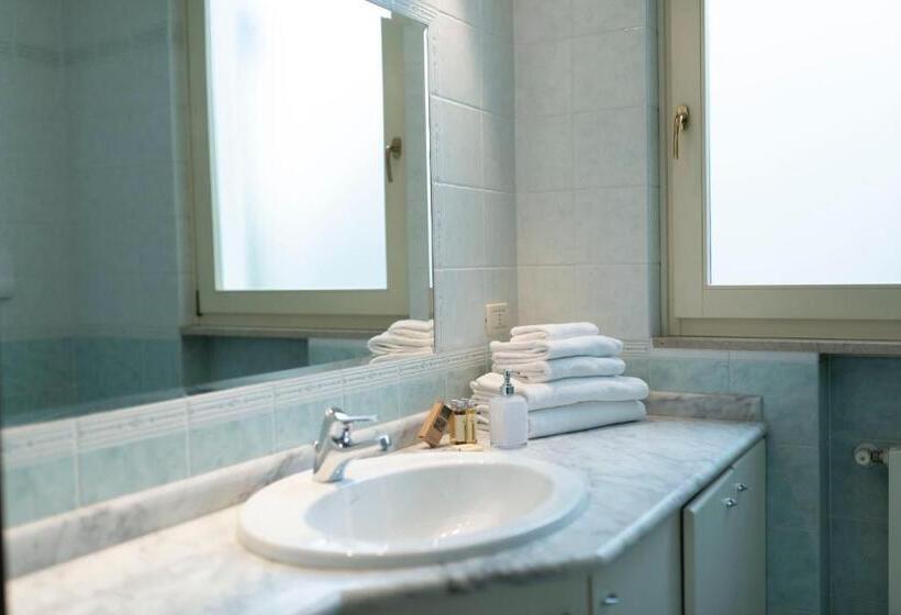 דירת שני חדרים, Aromi Piccolo