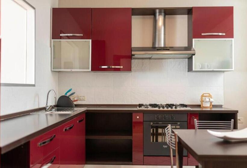 דירת שני חדרים, Aromi Piccolo