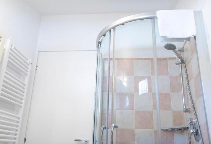 1 Bedroom Apartment Lake View, Aromi Piccolo