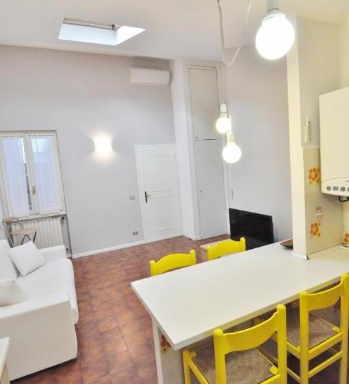 דירת חדר, Aromi Piccolo