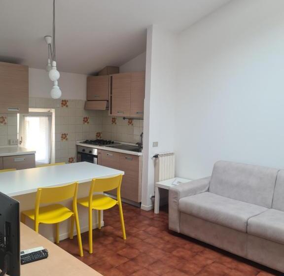 דירת חדר, Aromi Piccolo