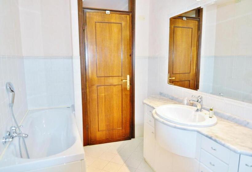 דירת שני חדרים, Aromi Piccolo