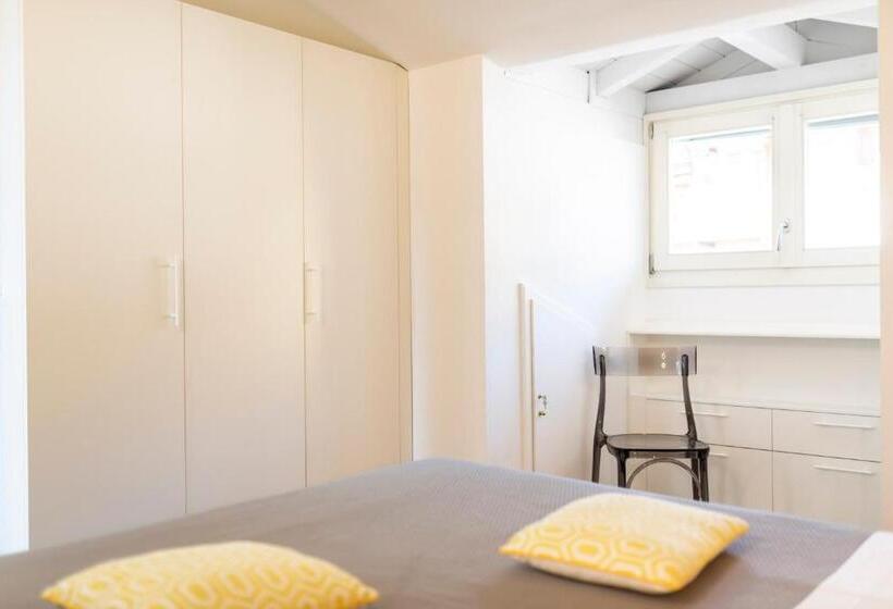 1 Bedroom Apartment Lake View, Aromi Piccolo