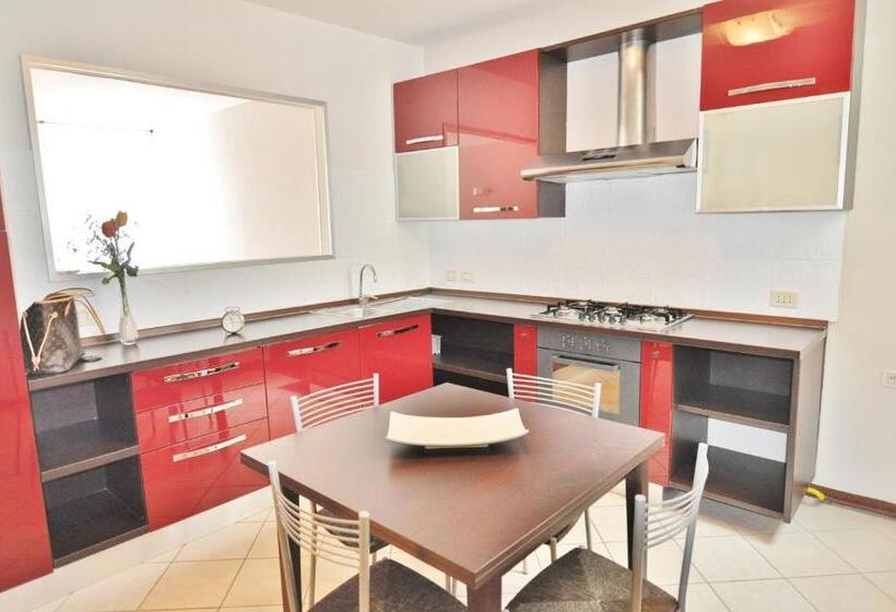 דירת שני חדרים, Aromi Piccolo