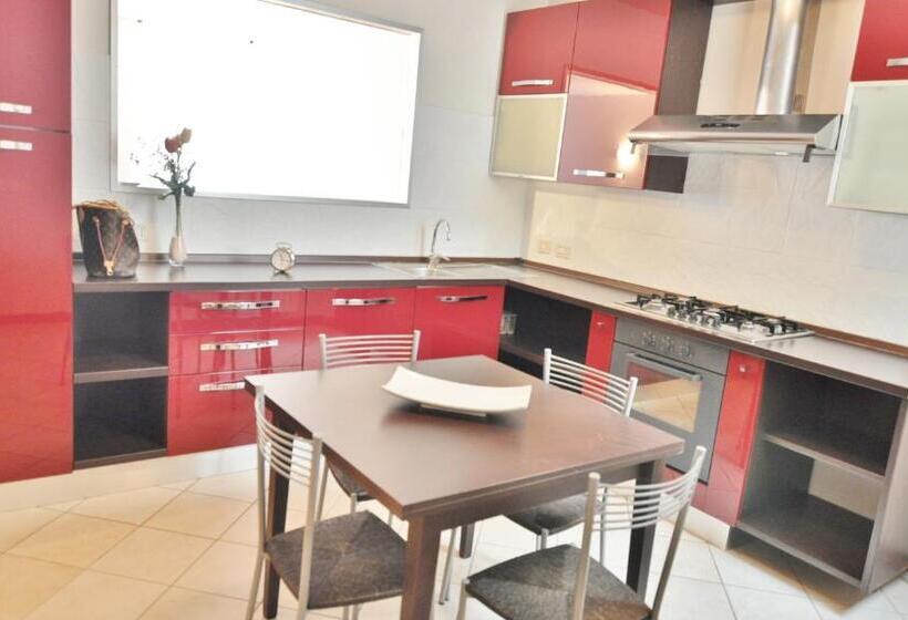 דירת שני חדרים, Aromi Piccolo