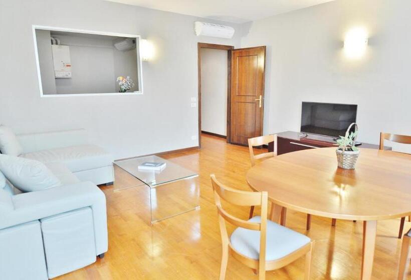 דירת שני חדרים, Aromi Piccolo