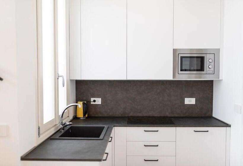 1 Bedroom Apartment Lake View, Aromi Piccolo