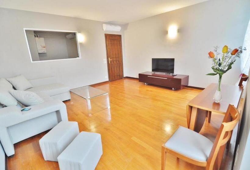 דירת שני חדרים, Aromi Piccolo