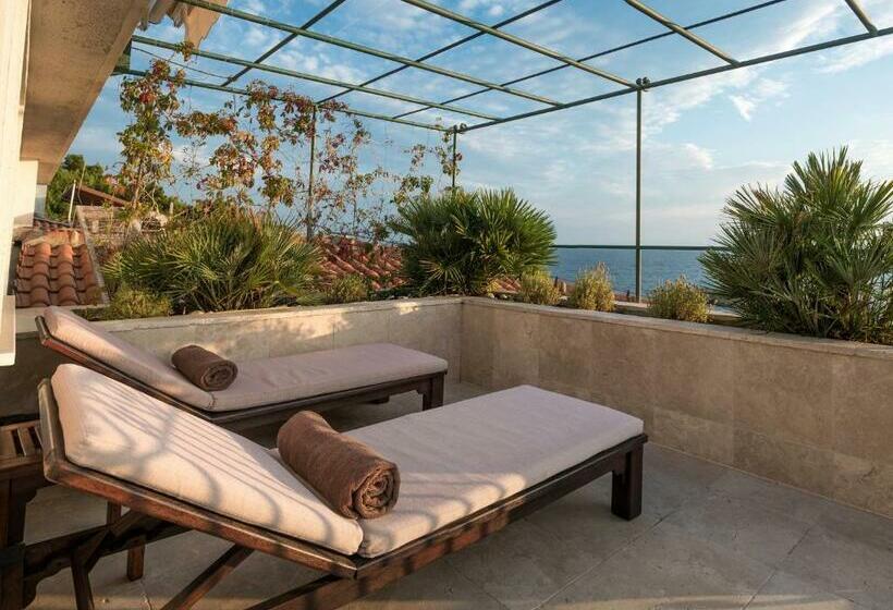 Deluxe Suite Sea View, Azimut