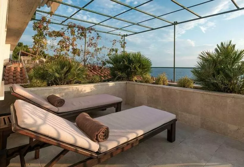 Deluxe Suite Sea View, Azimut