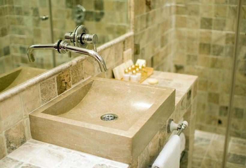 سوییت با چشم‌انداز دریا, Azimut