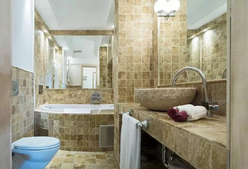 سوییت با چشمانداز دریا, Azimut