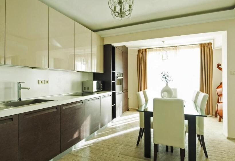 سوئیت پرزیدنت, Azimut