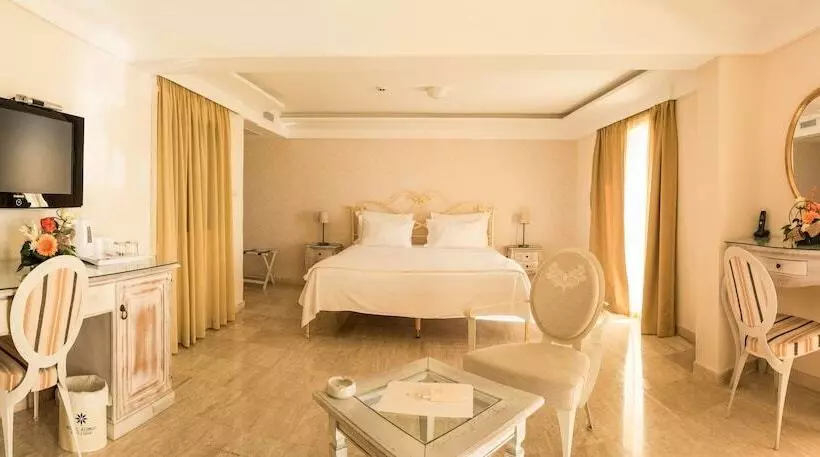 1 Bedroom Deluxe Apartment Sea View, Azimut