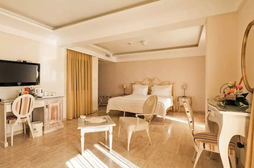1 Bedroom Deluxe Apartment Sea View, Azimut