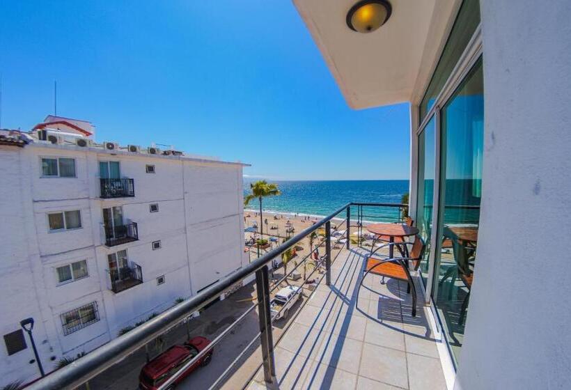 带一个卧室和一个阳台的海景公寓, Suites Nadia Puerto Vallarta