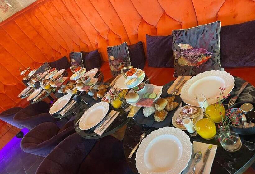 سوییت لوکس, Boutique Hotel The Roosevelt