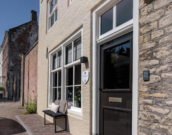 سوییت لوکس, Boutique Hotel The Roosevelt