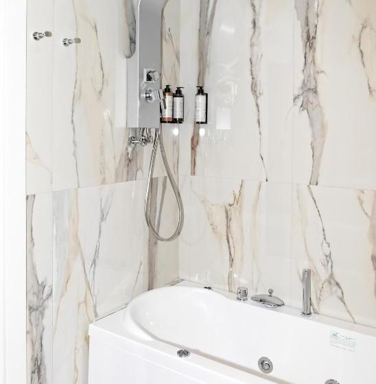 سوییت جونیور, Caravita