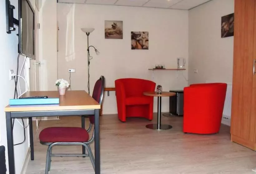 Standard Kolmen Hengen Huone, De Dennen