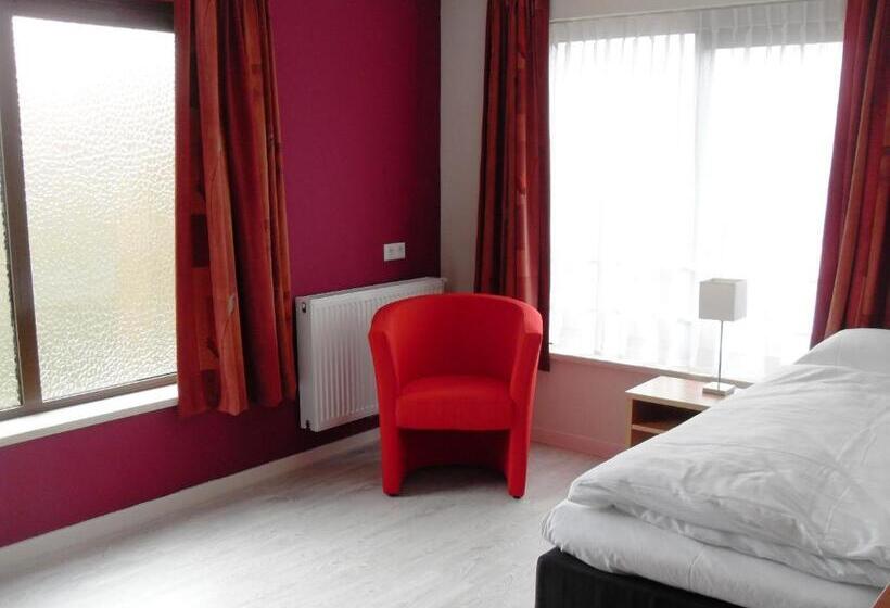 スタンダードトリプルルーム, De Dennen