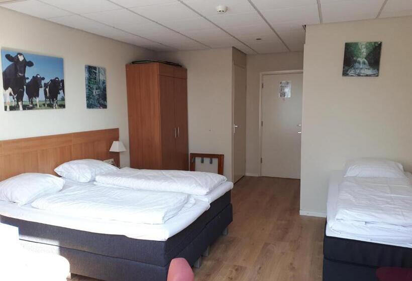 庭の見えるスタンダードトリプルルーム, De Dennen