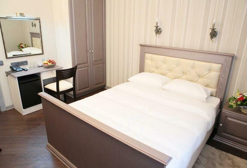 اتاق اکونومی با حمام مشترک, D'rami