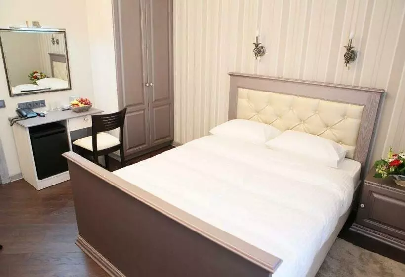 اتاق اکونومی با حمام مشترک, D'rami