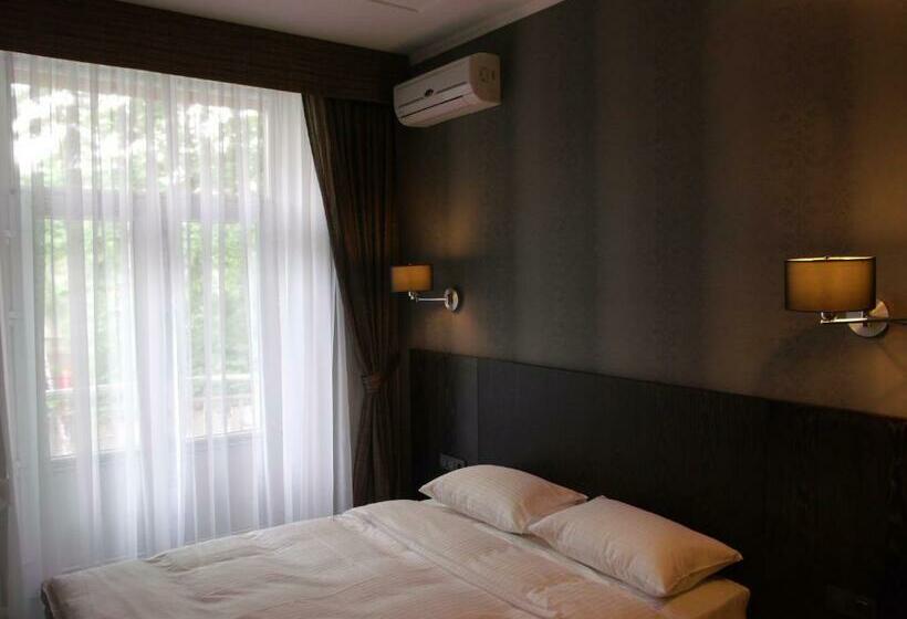 اتاق اکونومی با حمام مشترک, D'rami