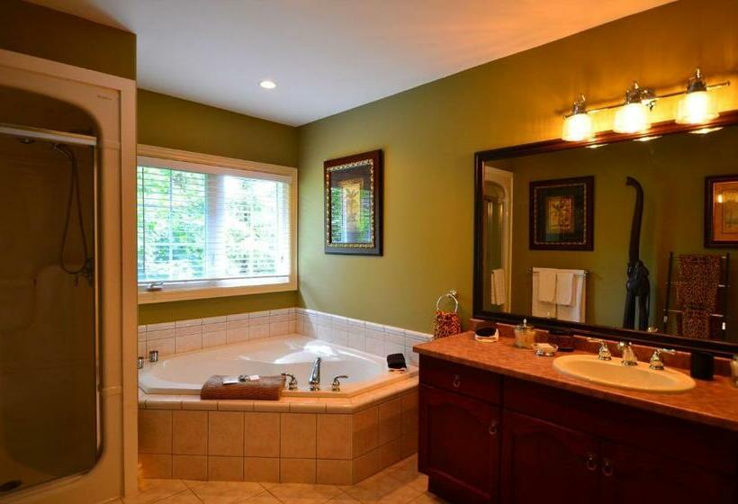 سوئیت با بالکن, Explorer House Bed & Breakfast