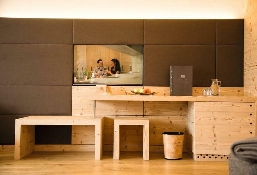 חדר סופריור עם מרפסת, Fischer