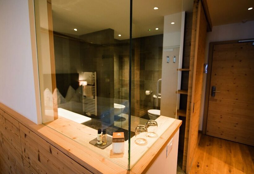 סוויטה משפחתית, Fischer