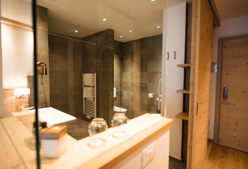 סוויטה משפחתית, Fischer