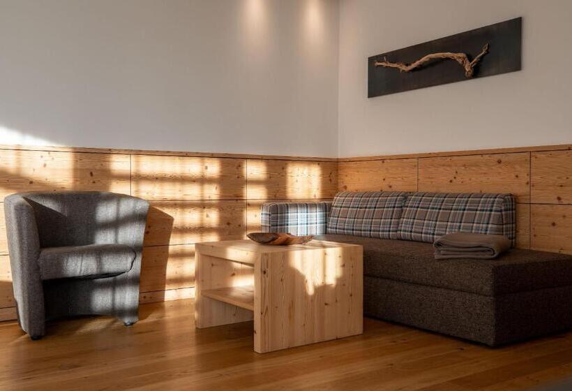 2 Bedroom Suite with Balcony, Fischer