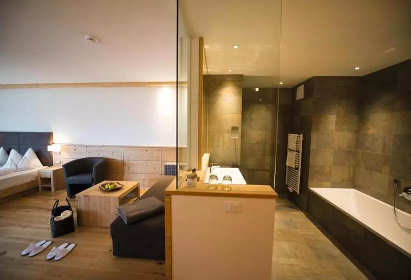 2 Bedroom Suite with Balcony, Fischer