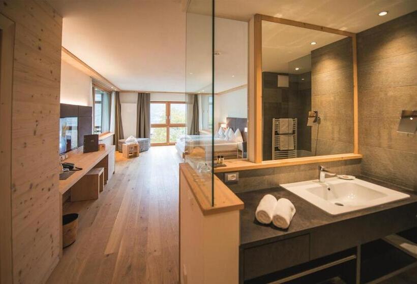 2 Bedroom Suite with Balcony, Fischer