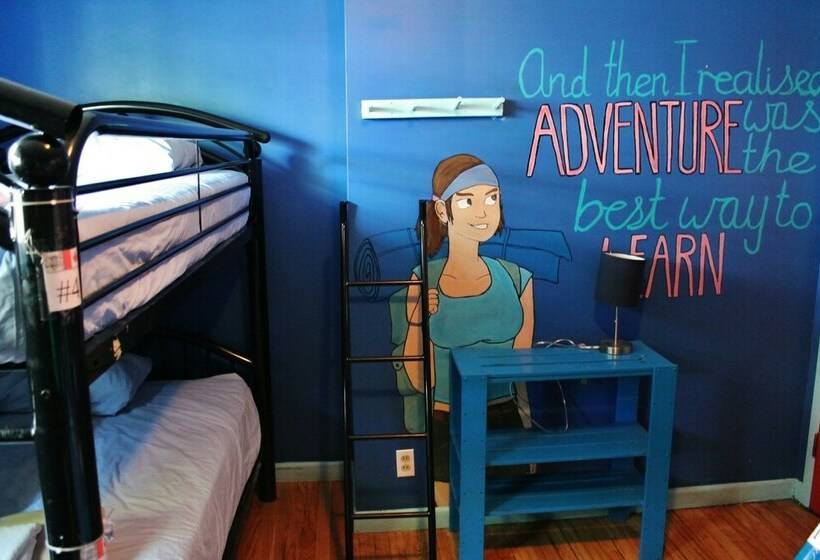 Кровать в Общей Комнате, Kelowna International Hostel